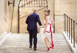 brides wears red