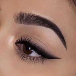 bridal makeup look winged eyeliner